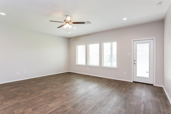 Building Photo - 2407 Georgina Falls Dr