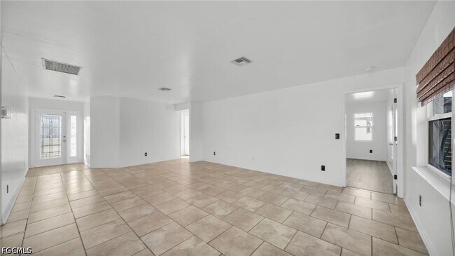 Foto del edificio - 918 Acroft Ave