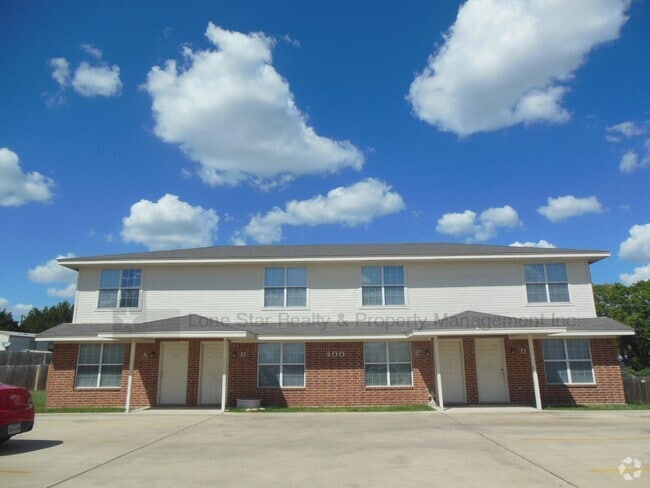 Building Photo - 400 Brittney Way