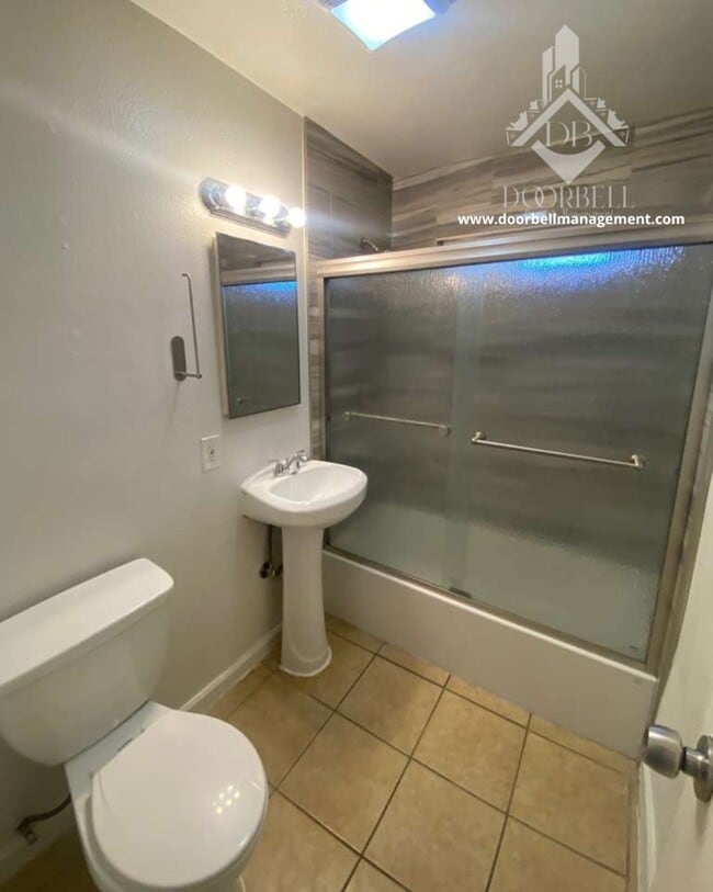 Foto del edificio - 24204 Clover Ave