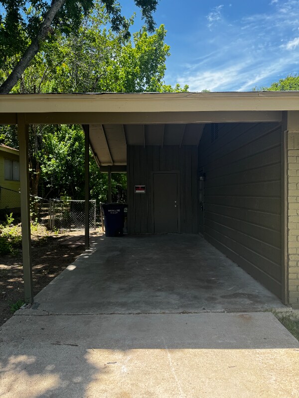 Foto del edificio - 5706 Glen Meadow Dr
