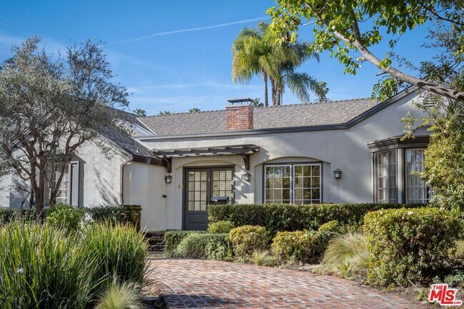 Foto del edificio - 627 Elm Dr