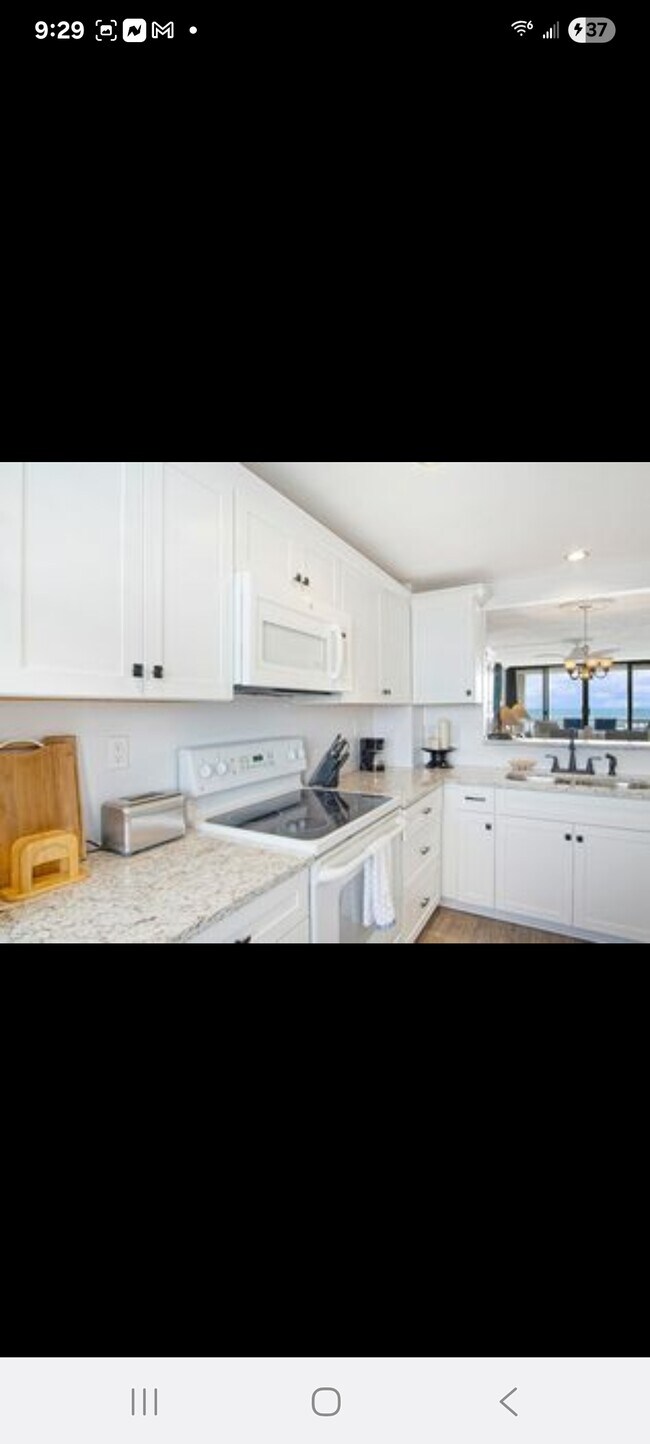 Building Photo - 10600 S Ocean Dr