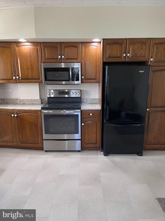 Building Photo - 27 W High St