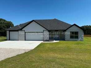 Building Photo - 29168 Osage Hls Dr