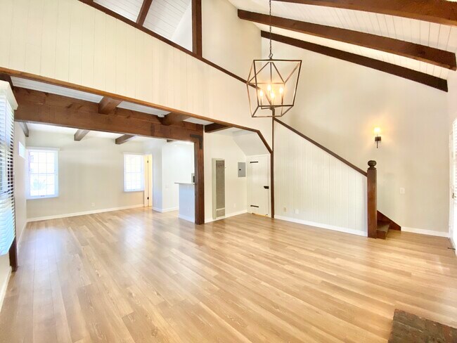 Foto del edificio - 1821 Canyon Dr