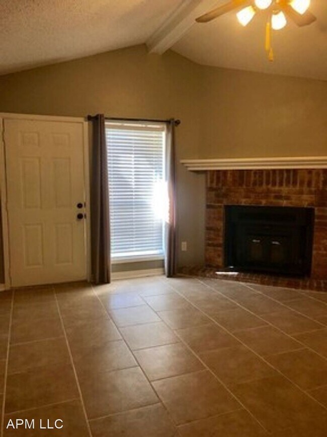Building Photo - 3 br, 2 bath House - 406 Crystal Dr