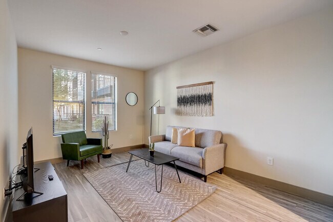 Building Photo - 555 N College Ave