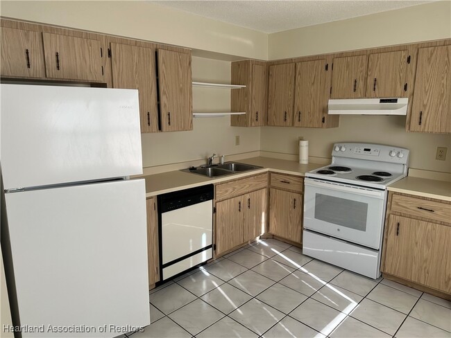 Building Photo - 7416 Valencia Rd