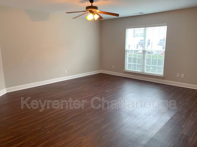 Foto del edificio - 1121 Maple Tree Ln