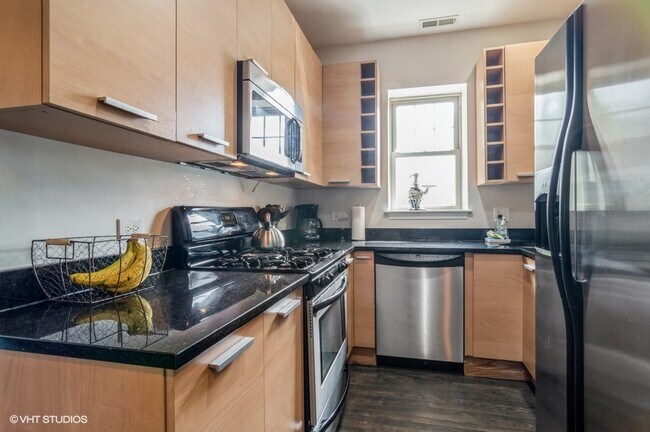 Foto del edificio - 3415 W Berteau Ave