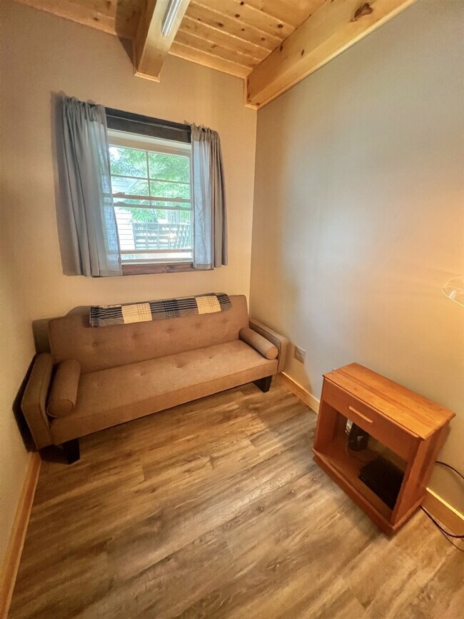 Foto del edificio - 322 NW River Rd