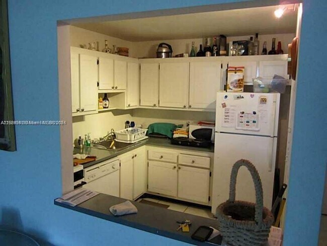 Foto del edificio - 16950 W Dixie Hwy