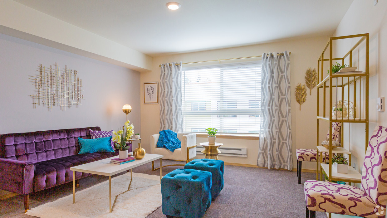 Bellevue Crossroads Living Room - Crossroads Active Senior Community