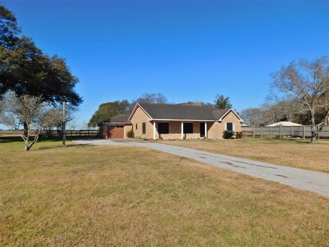 Building Photo - 847 S Farm to Market 331 Rd
