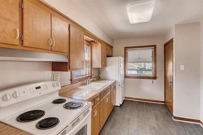 Building Photo - 9008 S. Utica Ave., Evergreen Park, IL, 60805