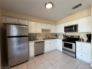 Building Photo - 570 Willow Green Dr
