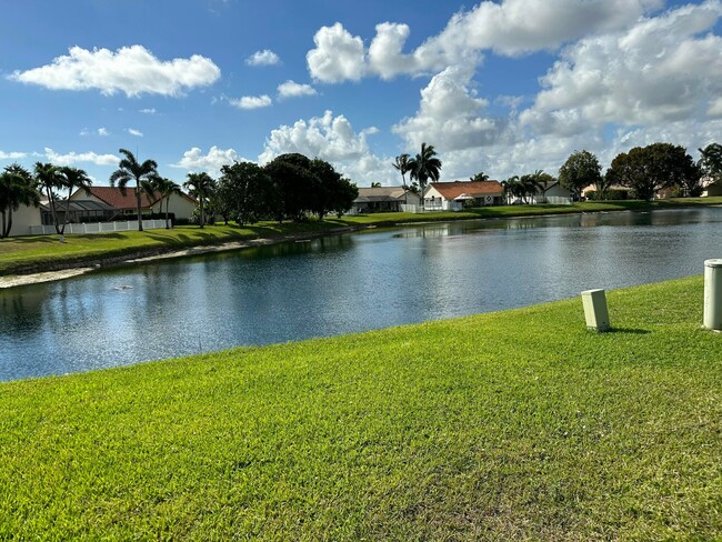 Foto del edificio - 9645 El Clair Ranch Rd