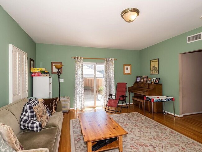 Building Photo - 7848 Bleriot Ave