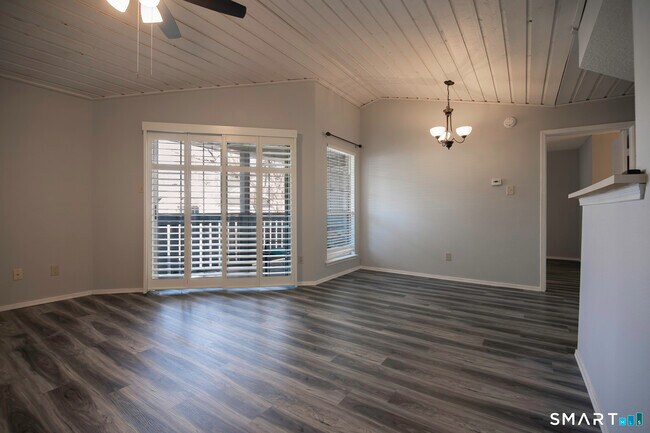 Foto del edificio - 82 Crown Knoll Ct