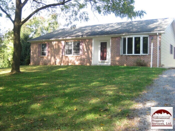 Foto principal - Charming 3br, 2ba Rancher With Private Set...