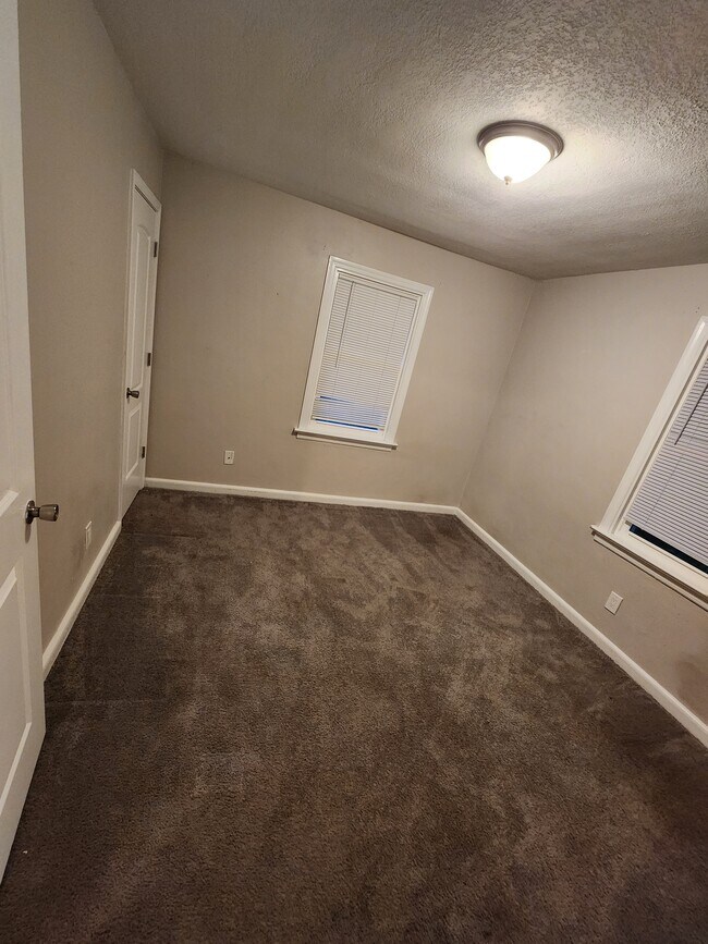 Foto del edificio - 2724 Mapleton Ave