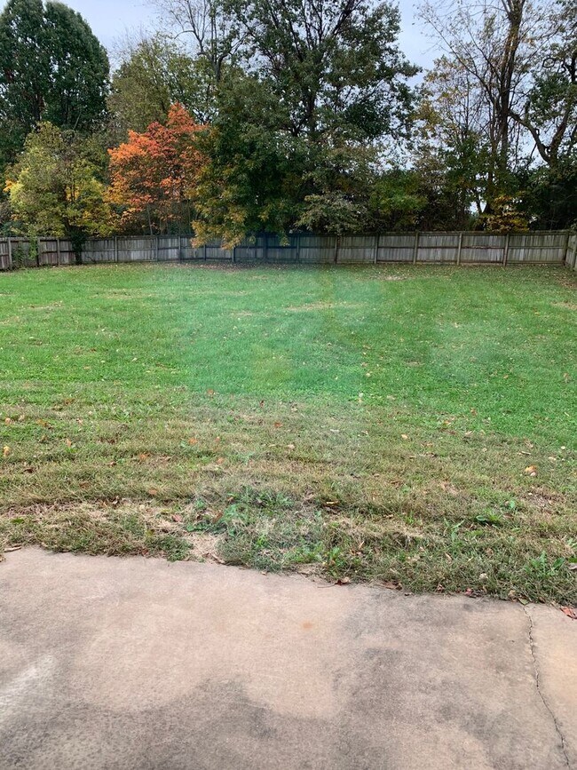 Building Photo - Available Now Beautiful 3 bedroom 2 full b...