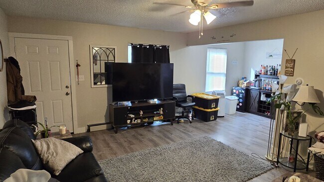 Foto del edificio - 2 Bed, 1.5 Bath Townhome with Garage Near McKee Medical Center