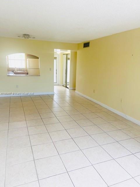 Foto del edificio - 8325 Sunrise Lakes Blvd