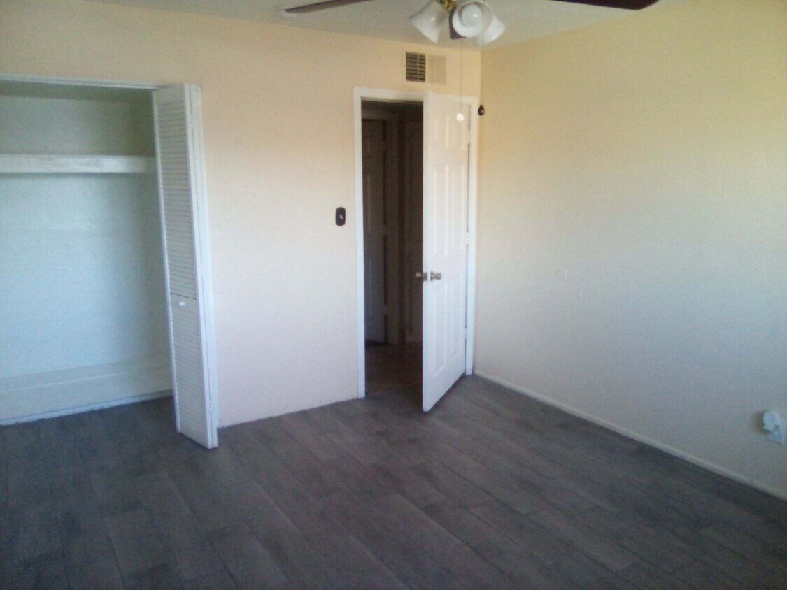 Foto principal - 5559 N 62nd Dr