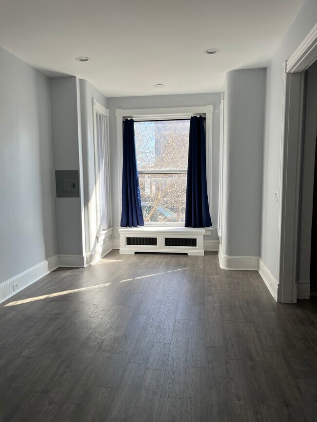Foto del edificio - 656 L St NE