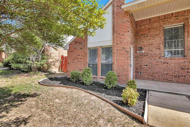 Foto del edificio - 7650 Kings Ridge Rd