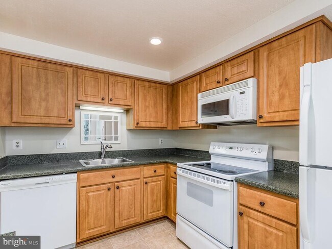 Building Photo - 9008 Alexis Ct