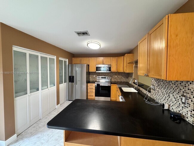 Foto del edificio - 10876 NW 8th St