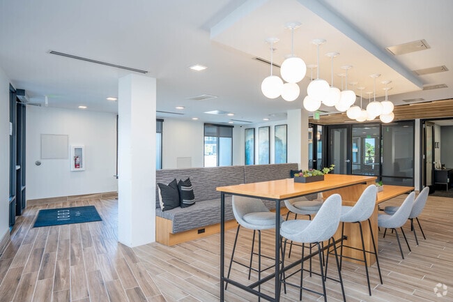 Foto del vestíbulo - Oaks Pentagon Village