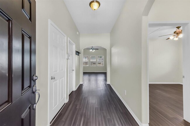 Building Photo - 16622 River Wood Ct