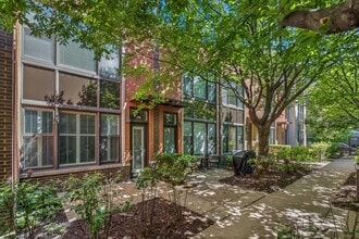 Building Photo - 960 N Crosby St