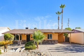 Building Photo - 2122 W Shaw Butte Dr
