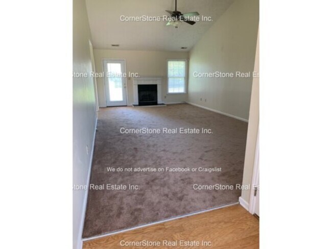 Foto del edificio - 6329 Foxlake Dr