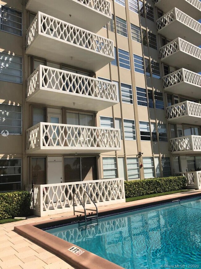 Foto del edificio - 1430 Brickell Bay Dr