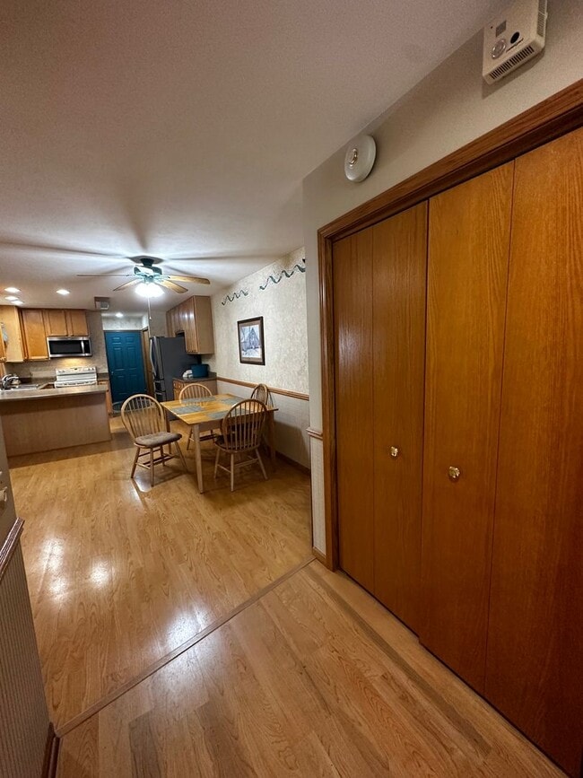 Building Photo - Charming 2-Bedroom, 2-Bathroom Home Overlo...
