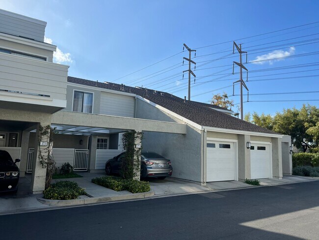 Building Photo - 375 Deerfield Ave