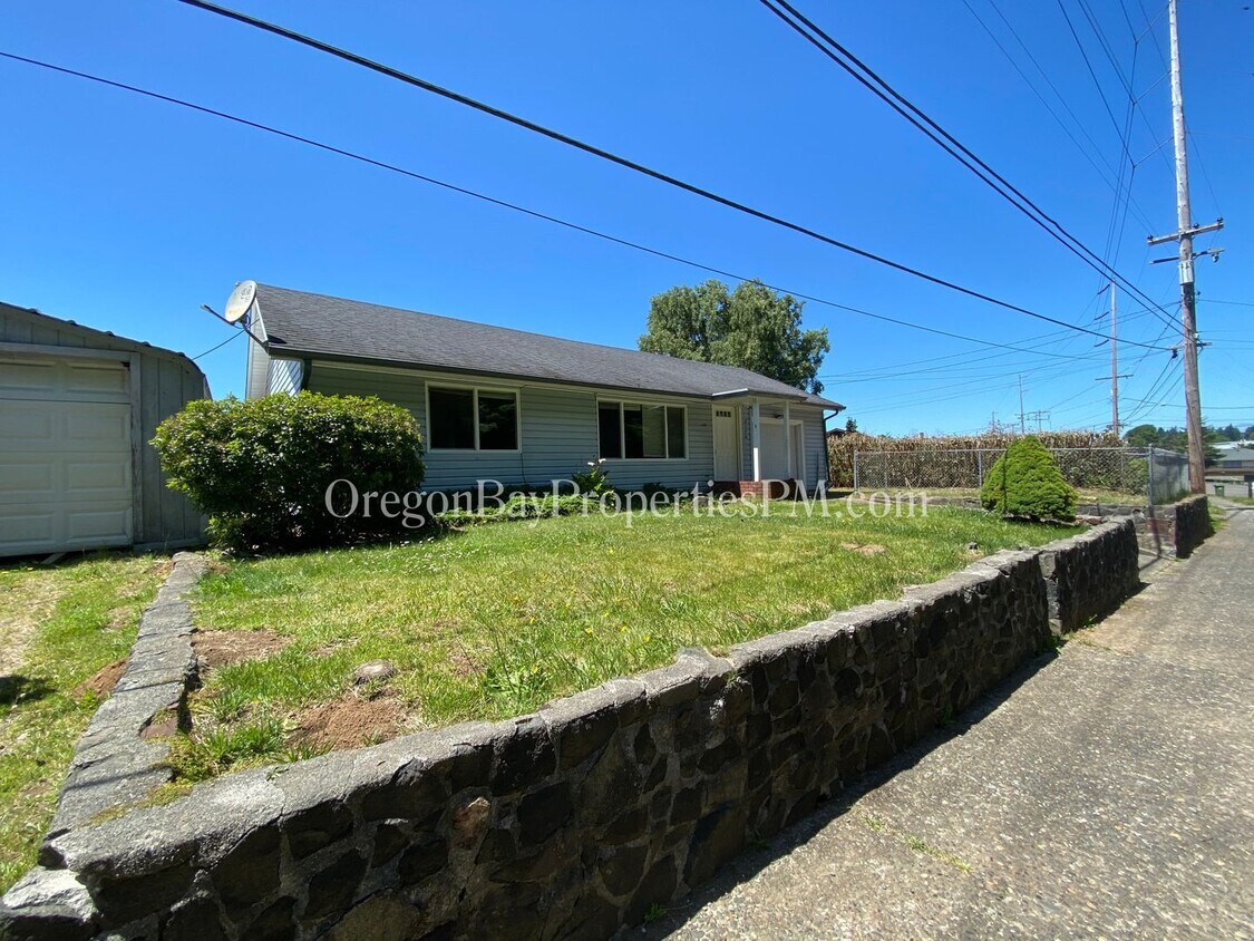 Primary Photo - Harrison: 2 bdrm / 1 ba Home