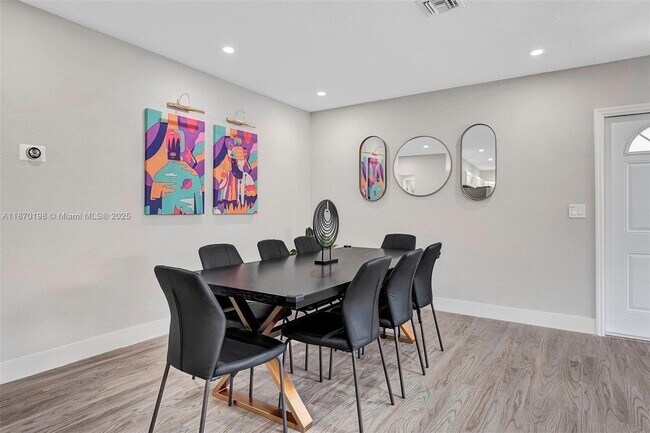 Foto del edificio - 1326 NE 151st St