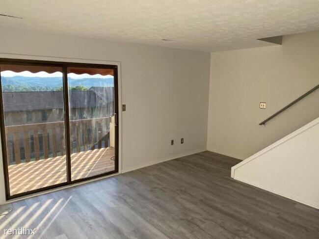 Foto del edificio - 2 br, 2 bath Townhome - 1238 Van Voorhis Rd