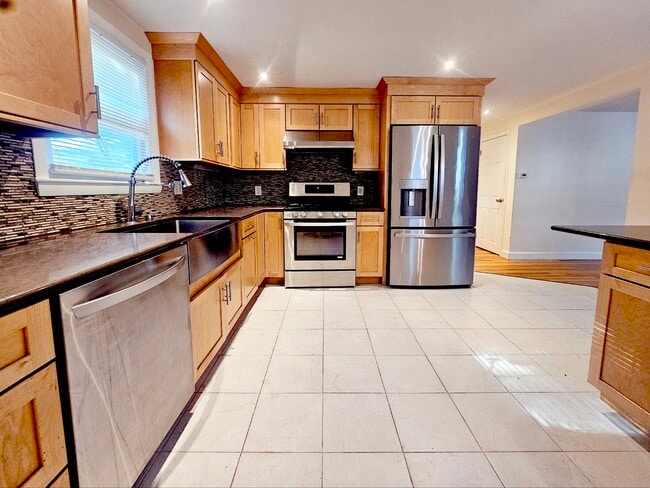 Building Photo - 11 Rockland Pl