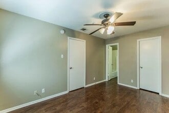 Building Photo - 2804 Stewart Dr