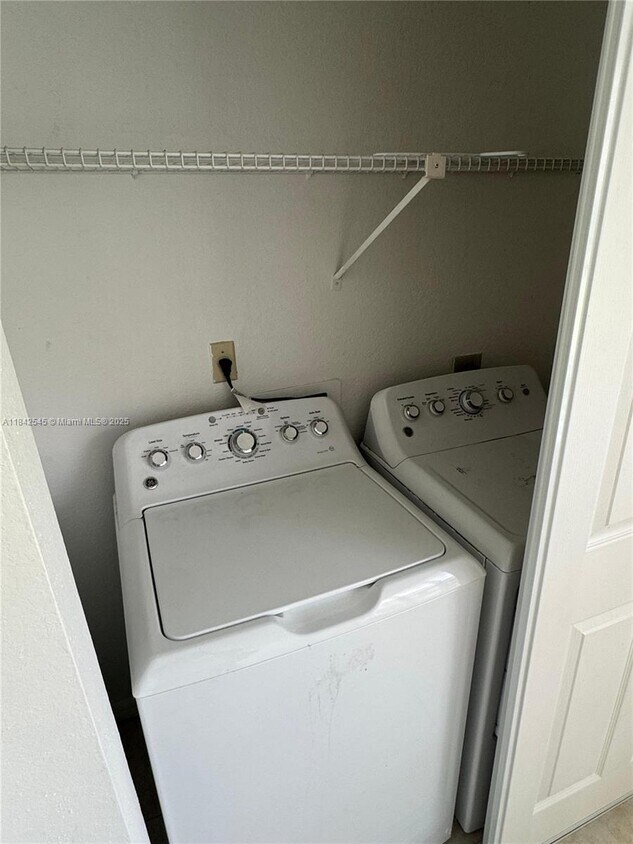 Foto principal - 3400 Pinewalk Dr N