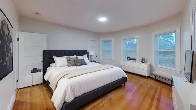 Building Photo - 44 Dimmock St