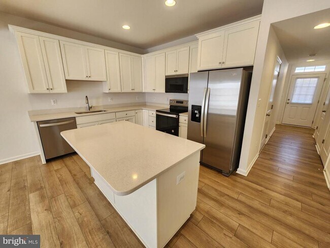 Foto del edificio - 437 Hillsdale Pl